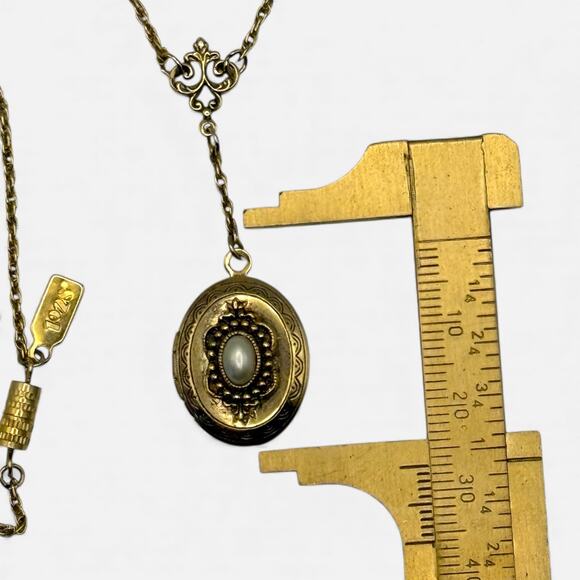 1928 Locket Necklace 14” Long Faux Pearl Gold Tone - Picture 4 of 6